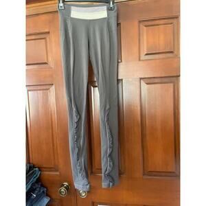 Lululemon made in Canada vintage ruffle leg leggings size 4